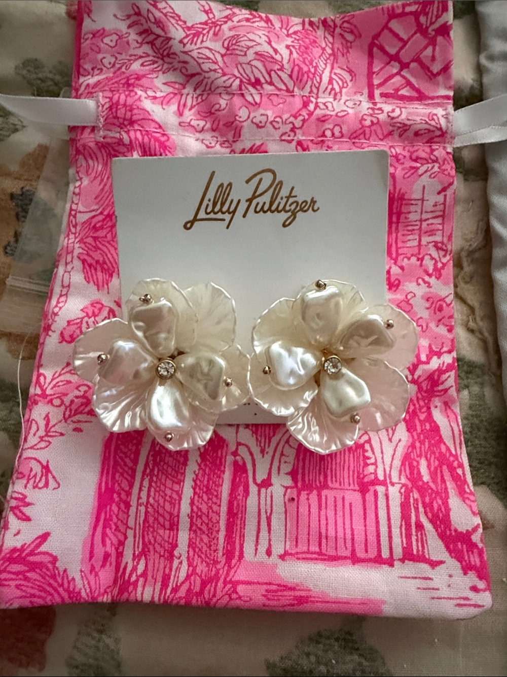Lilly Pulitzer Ivory Mother-of-Pearl Flower Pierced Earrings